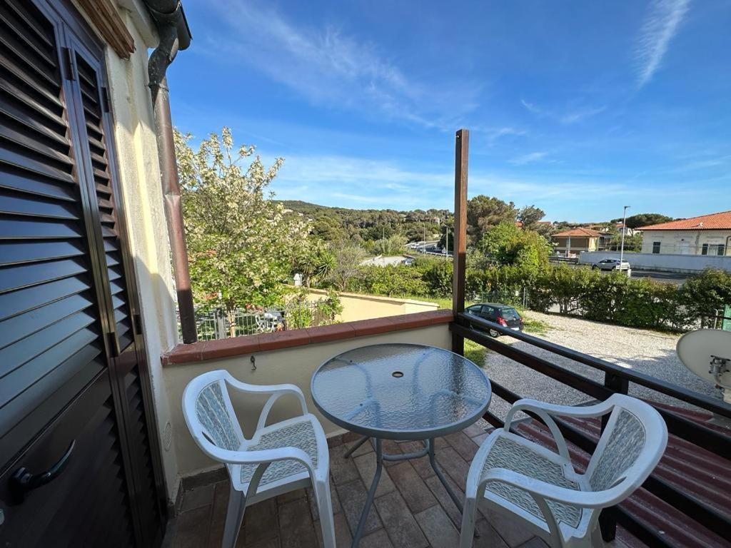 Casa Danila Apartment Quercianella Bagian luar foto